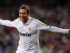 开云体育官方网站-一场比赛，两座奖杯，班凯罗的F1之夜与篮球永恒