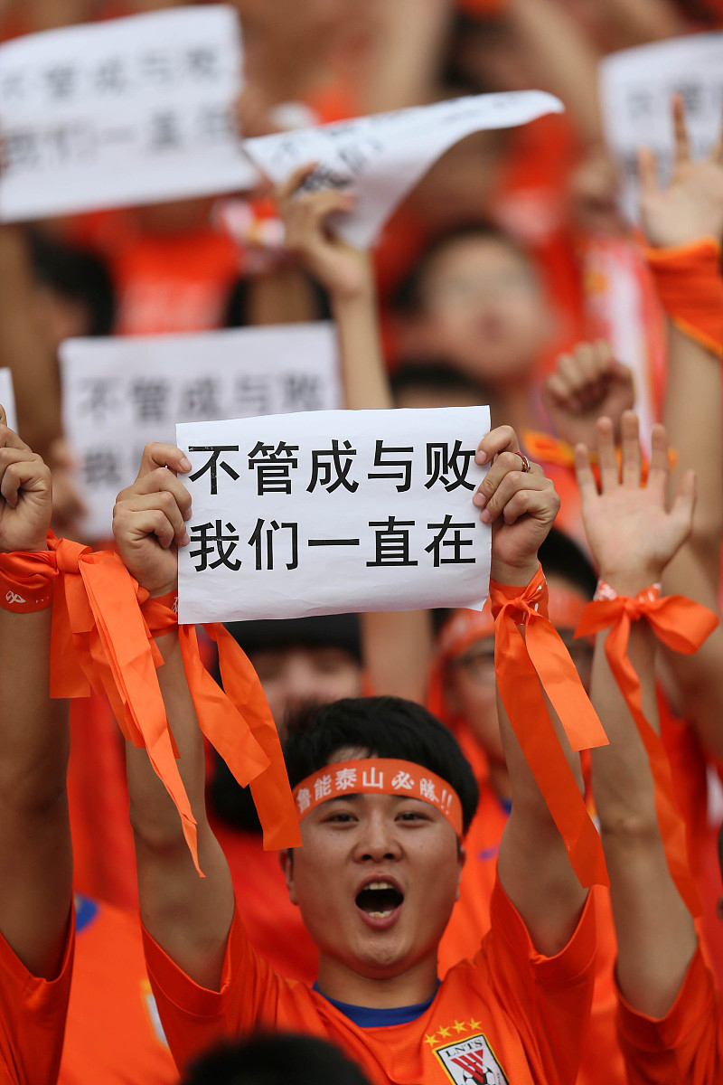 开云体育入口-关于球员拼搏精神感人，全力以赴为球队争取胜利的信息