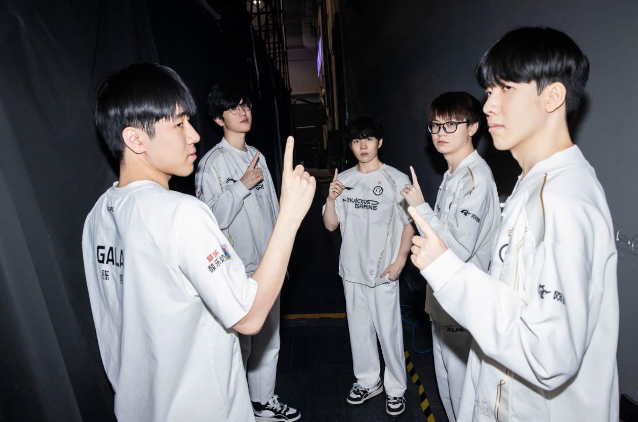 开云体育平台APP-IG横扫TES，Chovy操刀奇招英雄翻盘淘汰赛3:2（首尔）