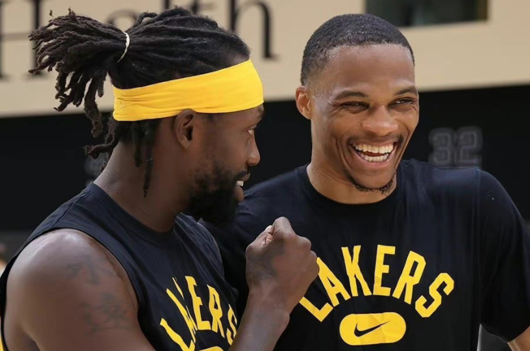 开云体育在线-NBA纪录保持者新纪录诞生球迷为之狂欢的简单介绍
