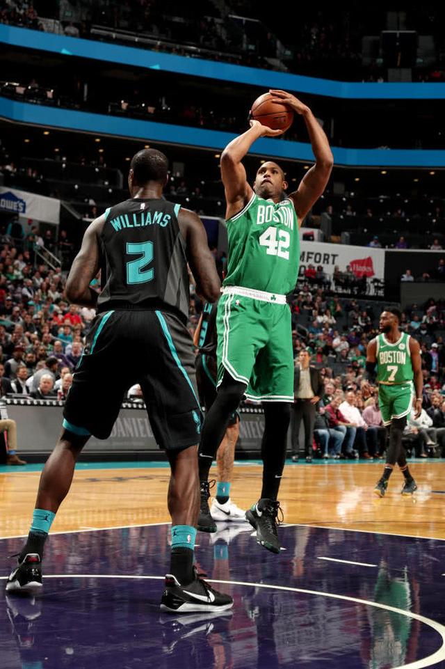 开云体育app-关于凯尔特人擒下魔术,沃克24分5助攻的信息