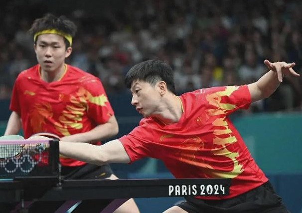 开云体育在线-法国队完胜中国队，黄鸭组合惊艳四座