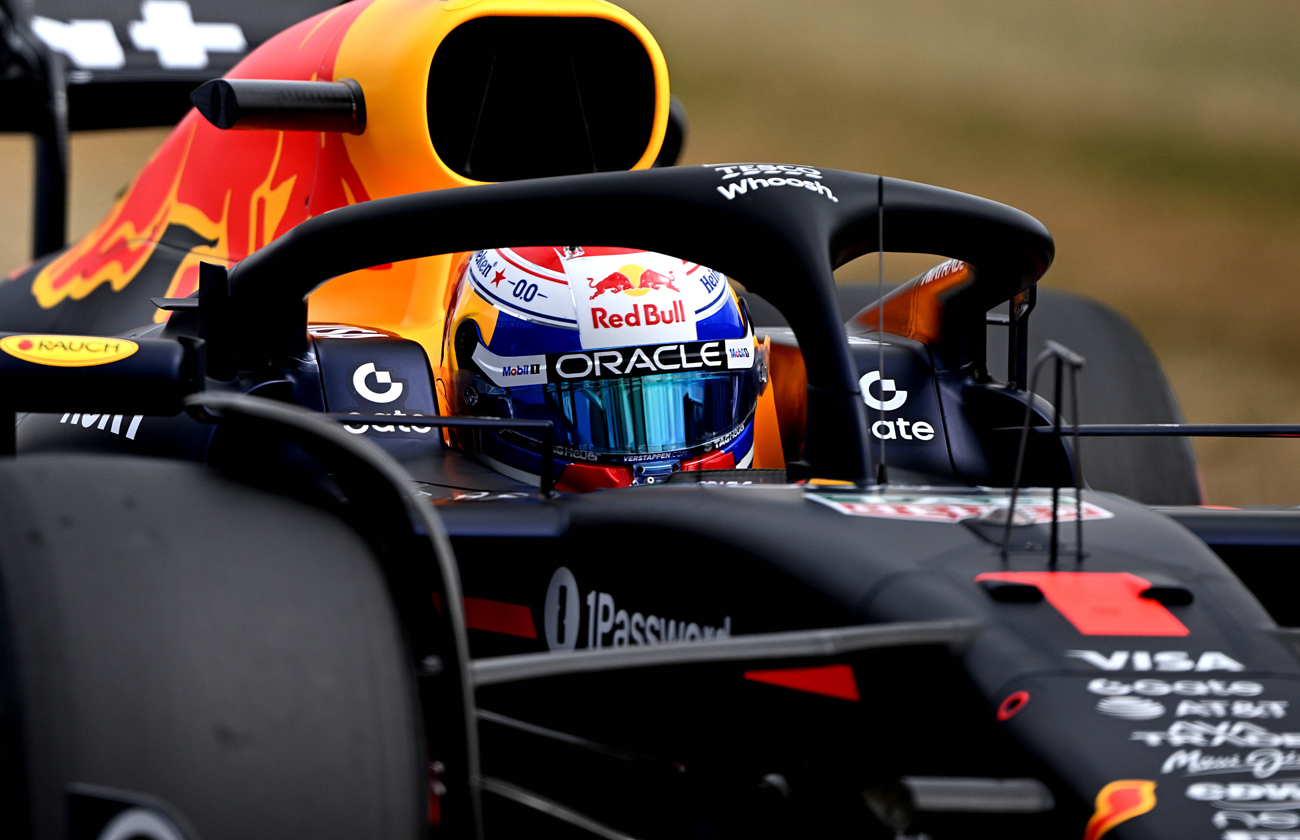 开云体育在线-红牛车队碾压阿斯顿马丁，维斯塔潘点燃赛场