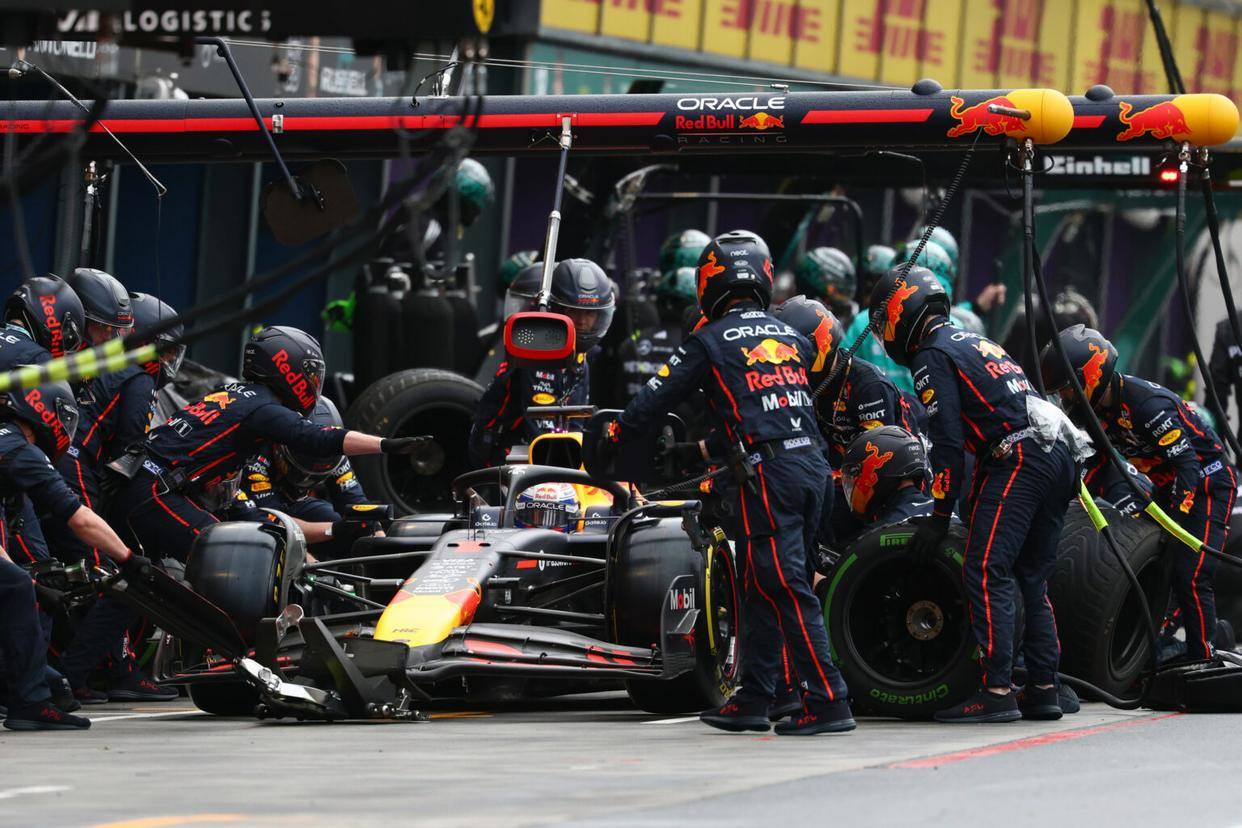 开云体育在线-红牛车队碾压阿斯顿马丁，维斯塔潘点燃赛场