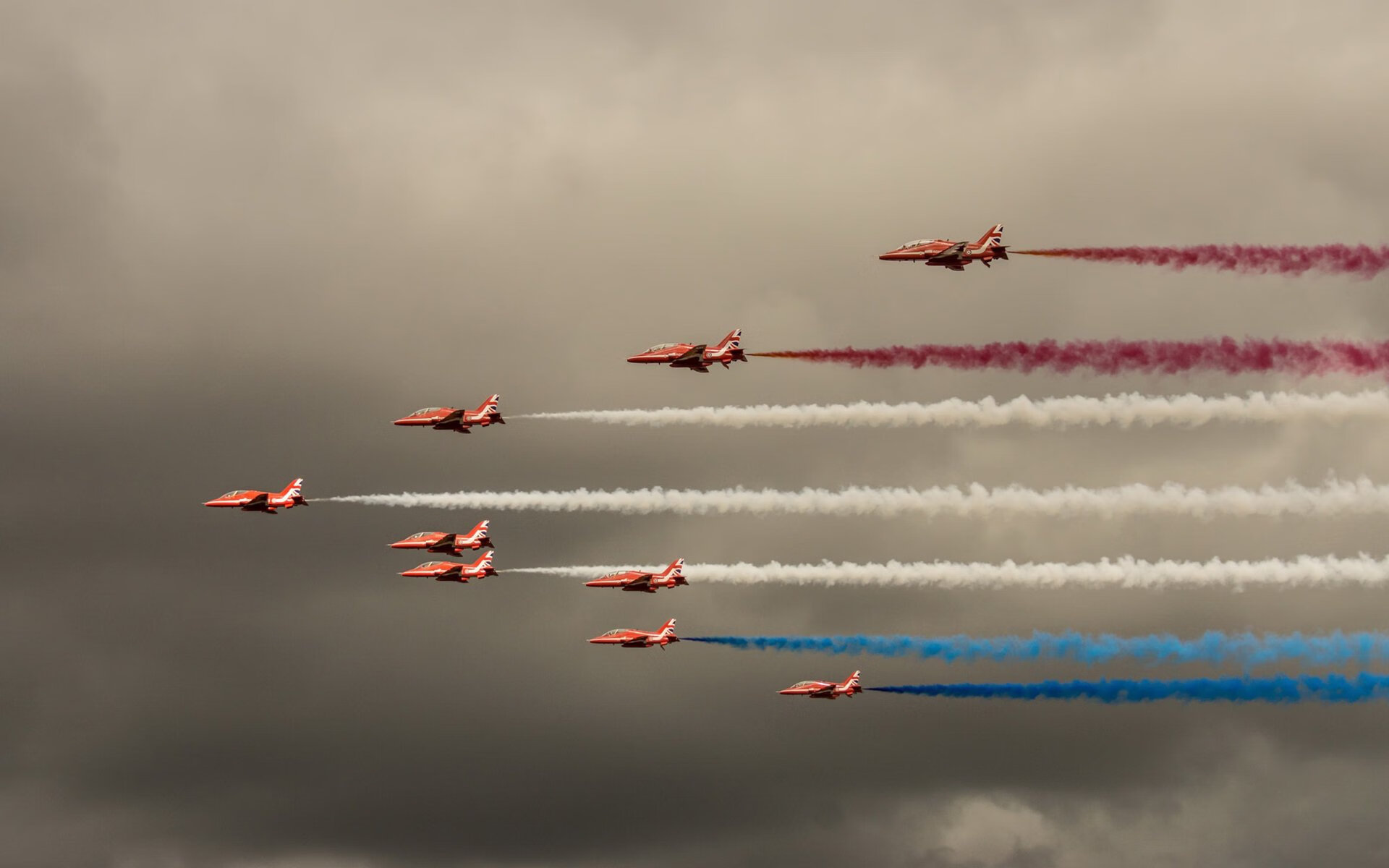 开云体育登录-银色闪电撕破雨幕，蒂亚戈加冕之夜的数据王座