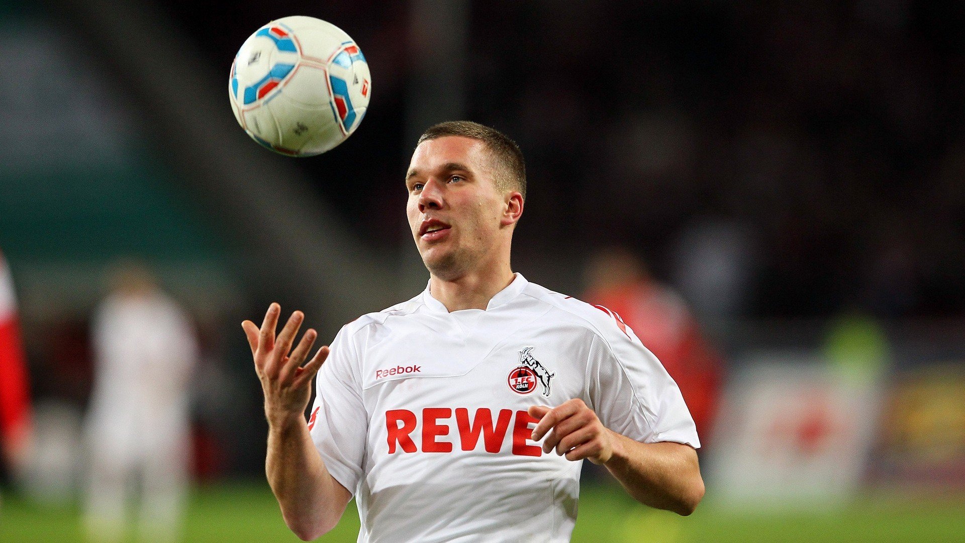 开云体育APP下载-三分如点球,当恩比德在欧冠淘汰赛之夜连续命中关键球